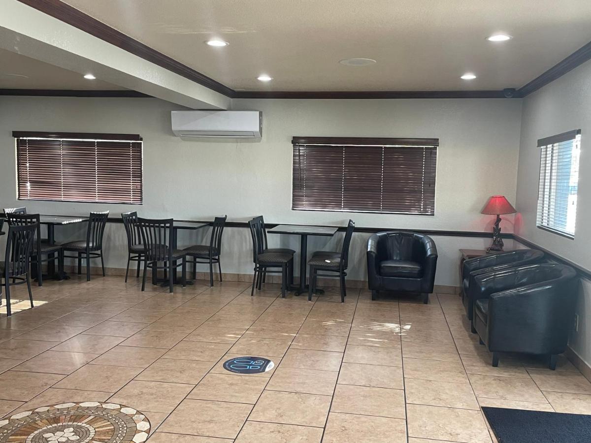 Super 8 By Wyndham Amarillo Central Tx Екстериор снимка
