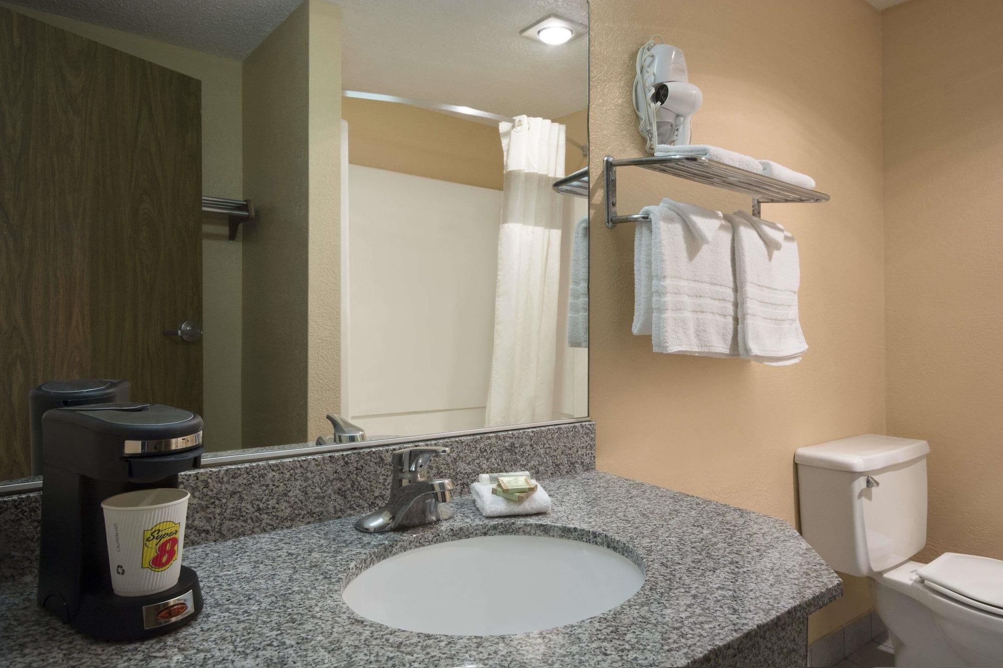 Super 8 By Wyndham Amarillo Central Tx Екстериор снимка