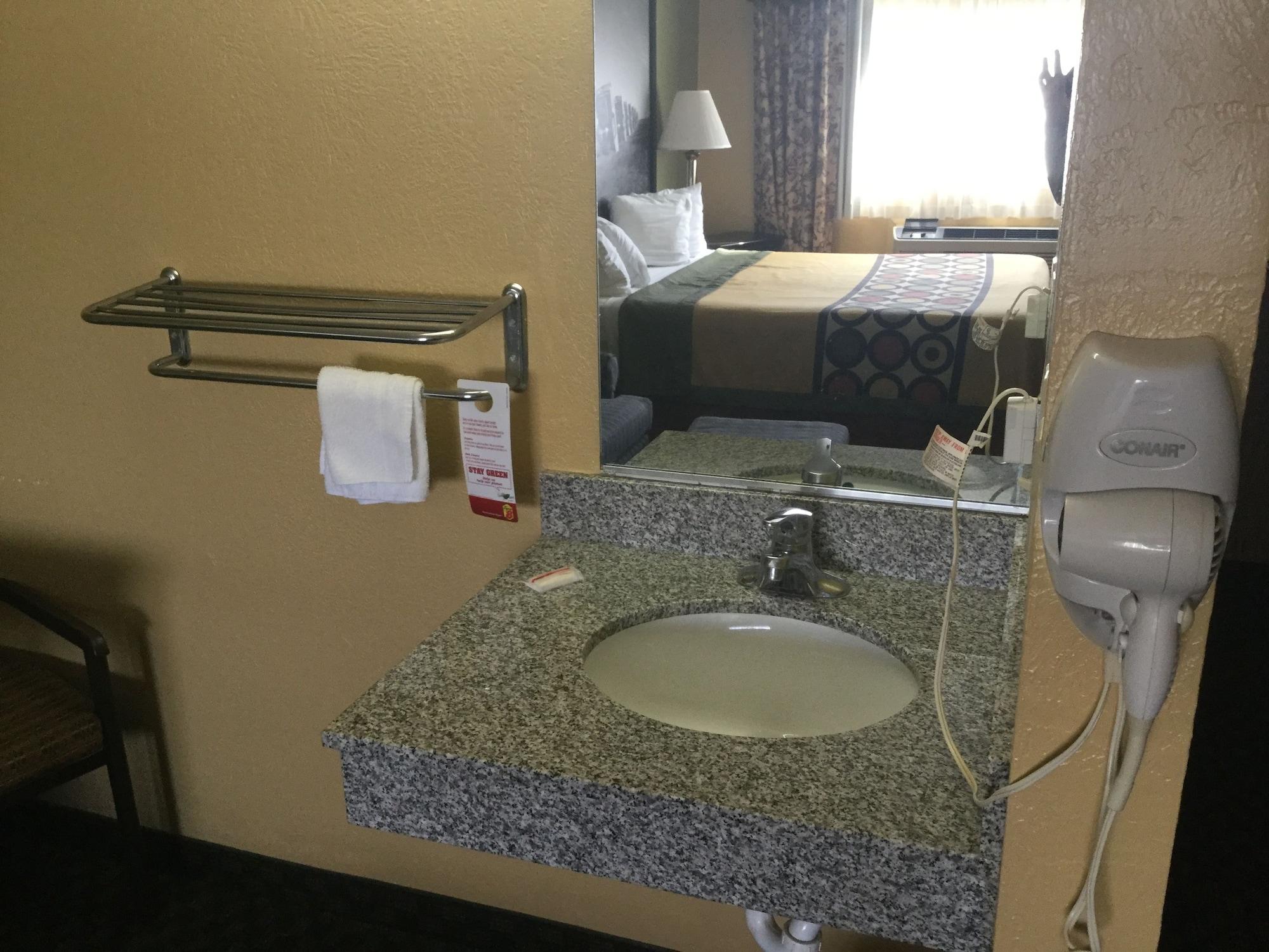 Super 8 By Wyndham Amarillo Central Tx Екстериор снимка