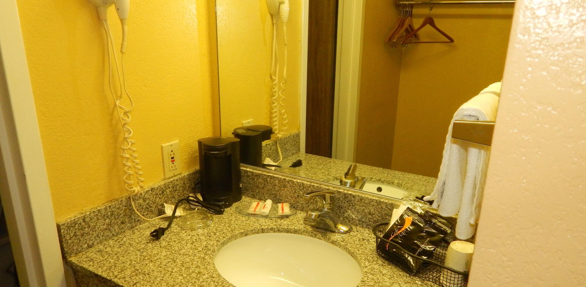 Super 8 By Wyndham Amarillo Central Tx Екстериор снимка