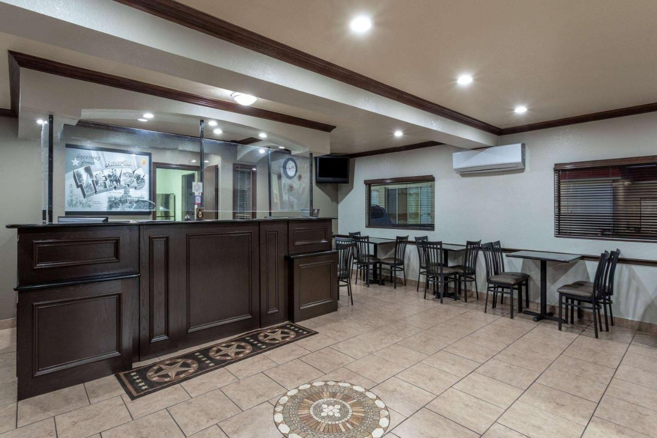 Super 8 By Wyndham Amarillo Central Tx Екстериор снимка