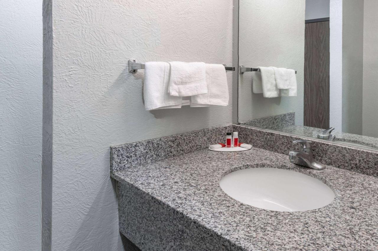 Super 8 By Wyndham Amarillo Central Tx Екстериор снимка