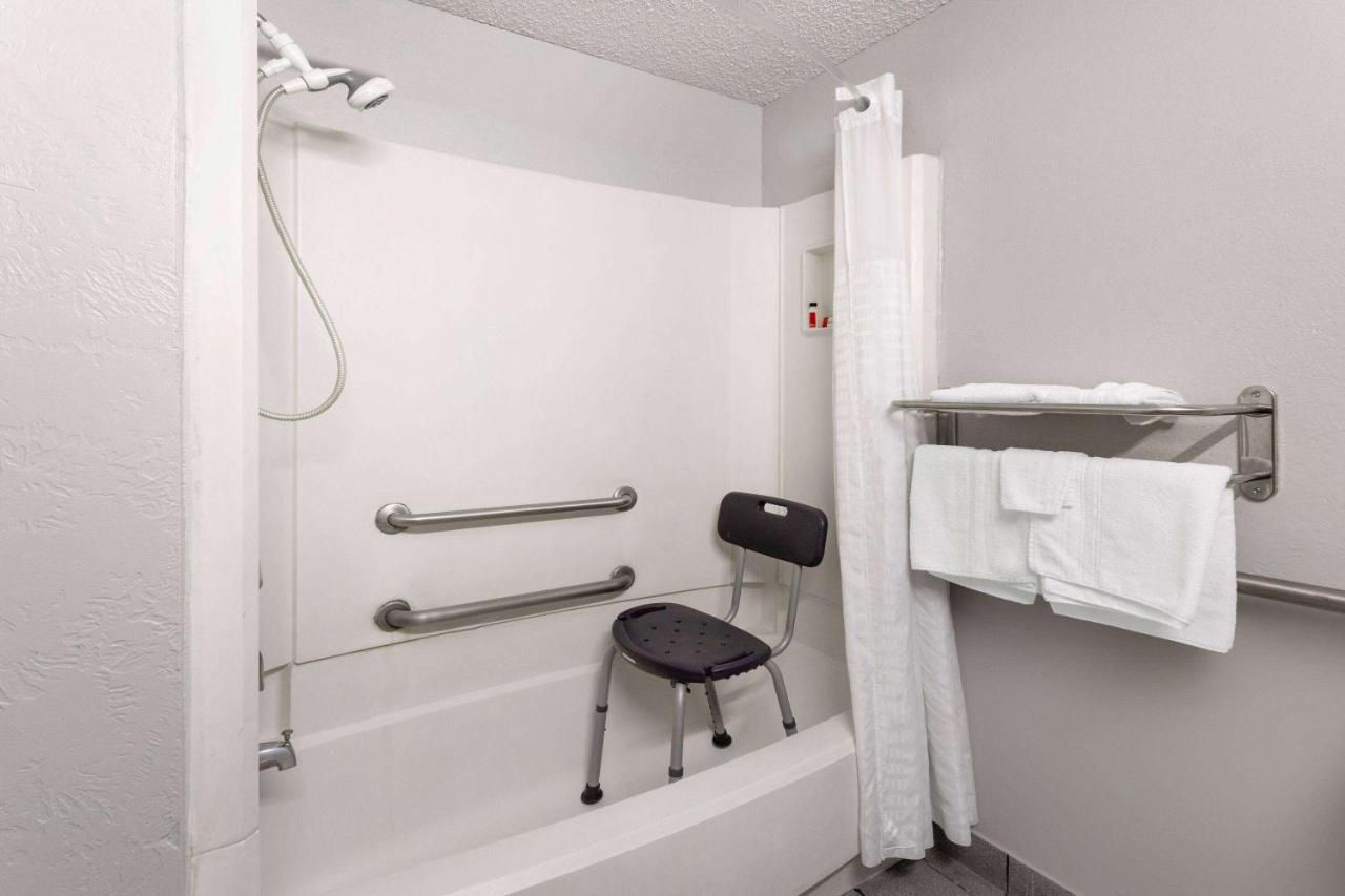 Super 8 By Wyndham Amarillo Central Tx Екстериор снимка