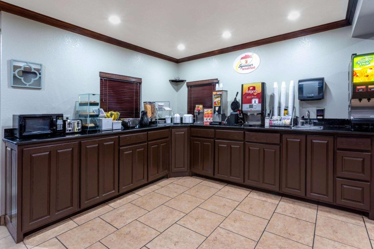Super 8 By Wyndham Amarillo Central Tx Екстериор снимка
